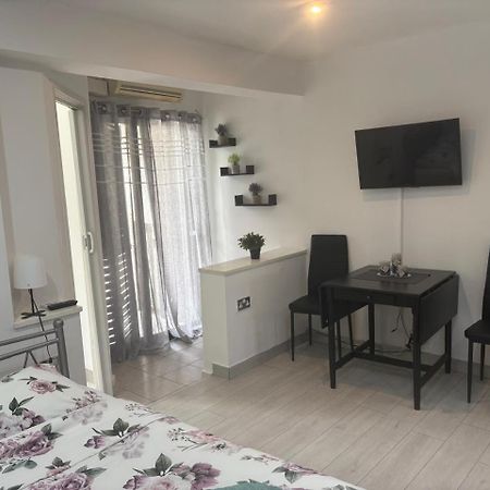 Theodoros Apt.22 파라림니 외부 사진