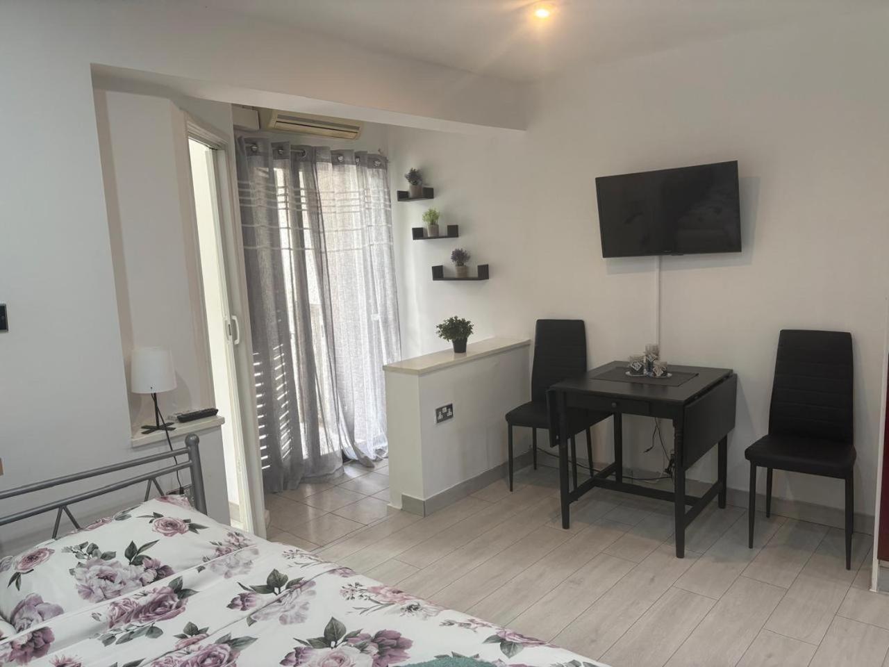 Theodoros Apt.22 파라림니 외부 사진